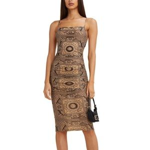 I am Gia dress size small